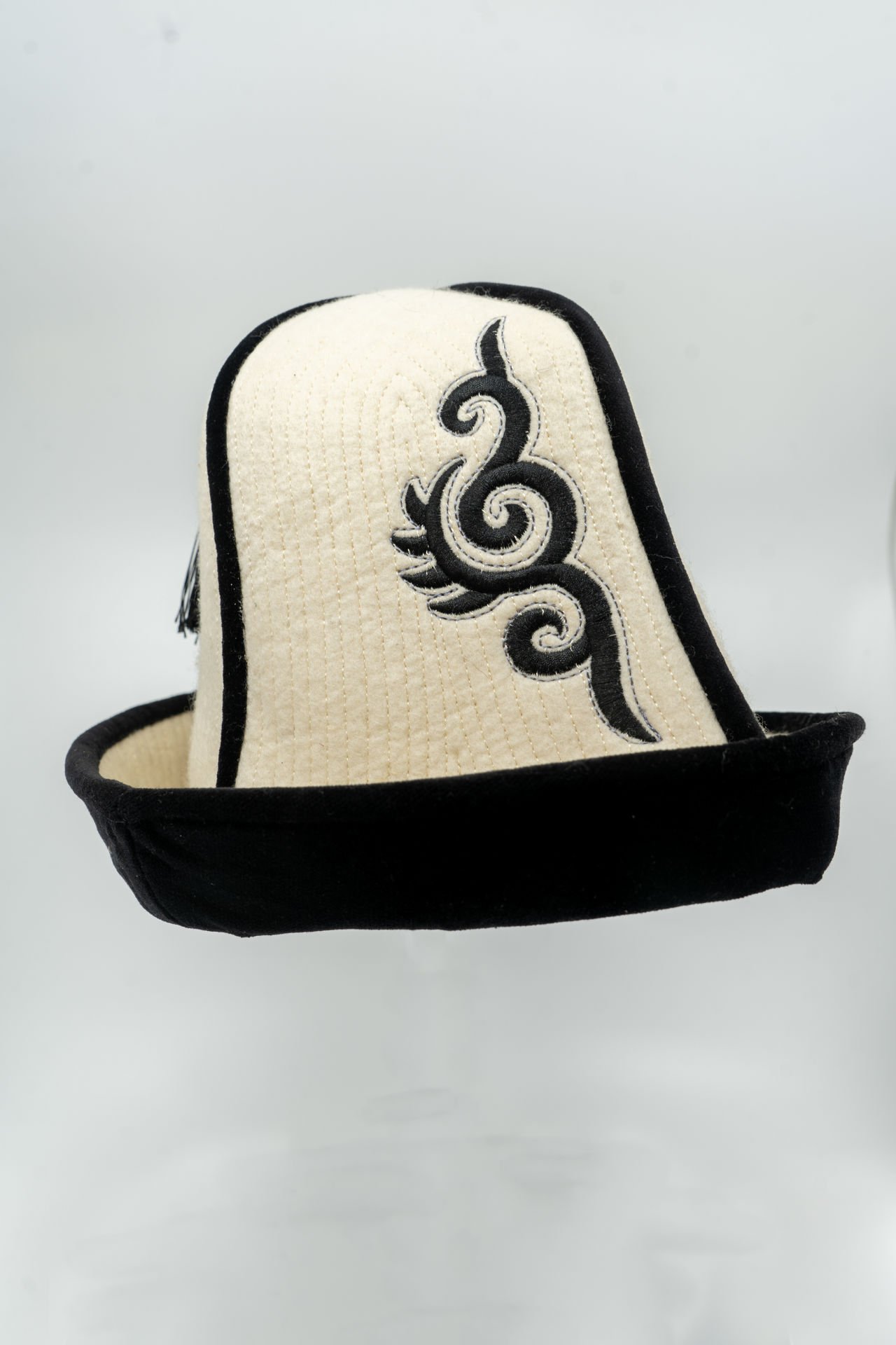 Püsküllü Türkmen Şapkası