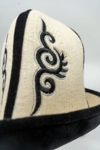 Püsküllü Türkmen Şapkası