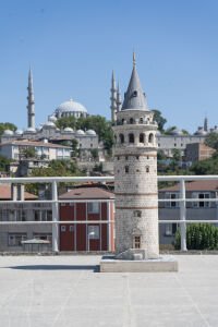 Galata Kulesi Heykeli