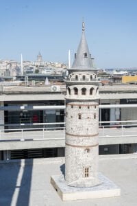 Galata Kulesi Heykeli