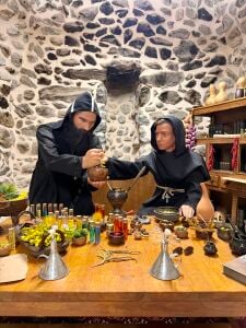 Şifacı Süryani Rahip Silikon Heykel - Tabip Gerçekçi Heykel