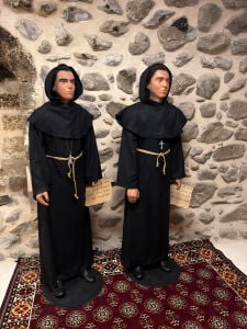 Süryani Manastır Öğrencileri Silikon Heykel