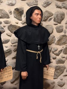 Süryani Manastır Öğrencileri Silikon Heykel