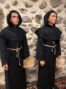 Süryani Manastır Öğrencileri Silikon Heykel