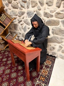 Yazı Yazan Öğrenci Silikon Heykel