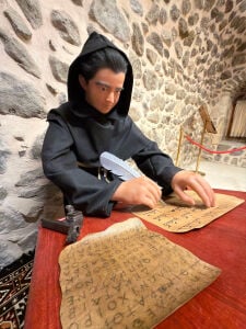 Yazı Yazan Öğrenci Silikon Heykel