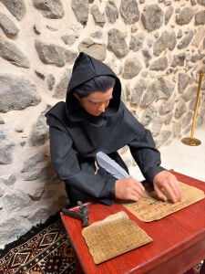 Yazı Yazan Öğrenci Silikon Heykel